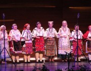 Az August Senoa Horvát Asszonykórus a színpadon